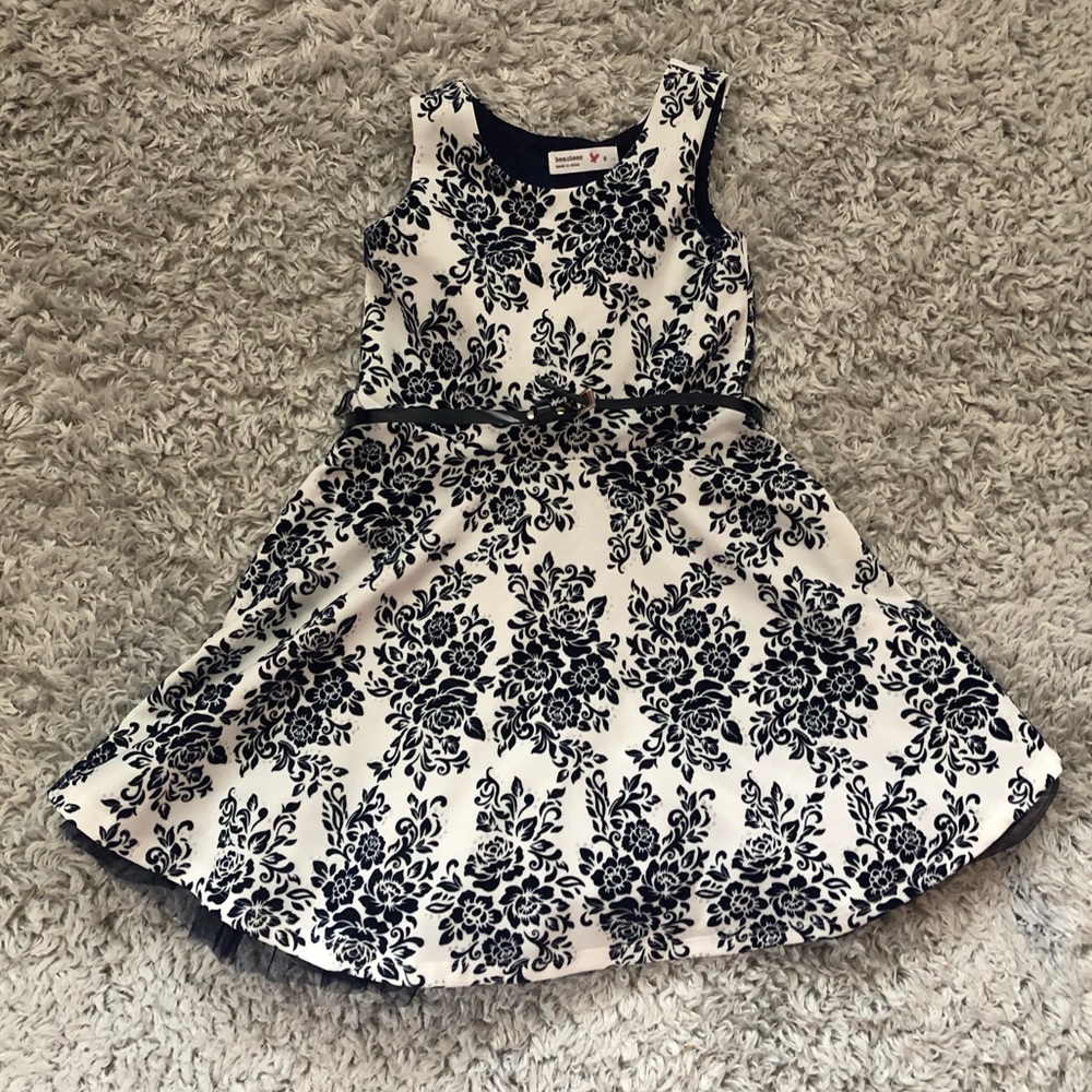 ❗️READ DESCRIPTION❗️ Girls Cute formal dress with belt.